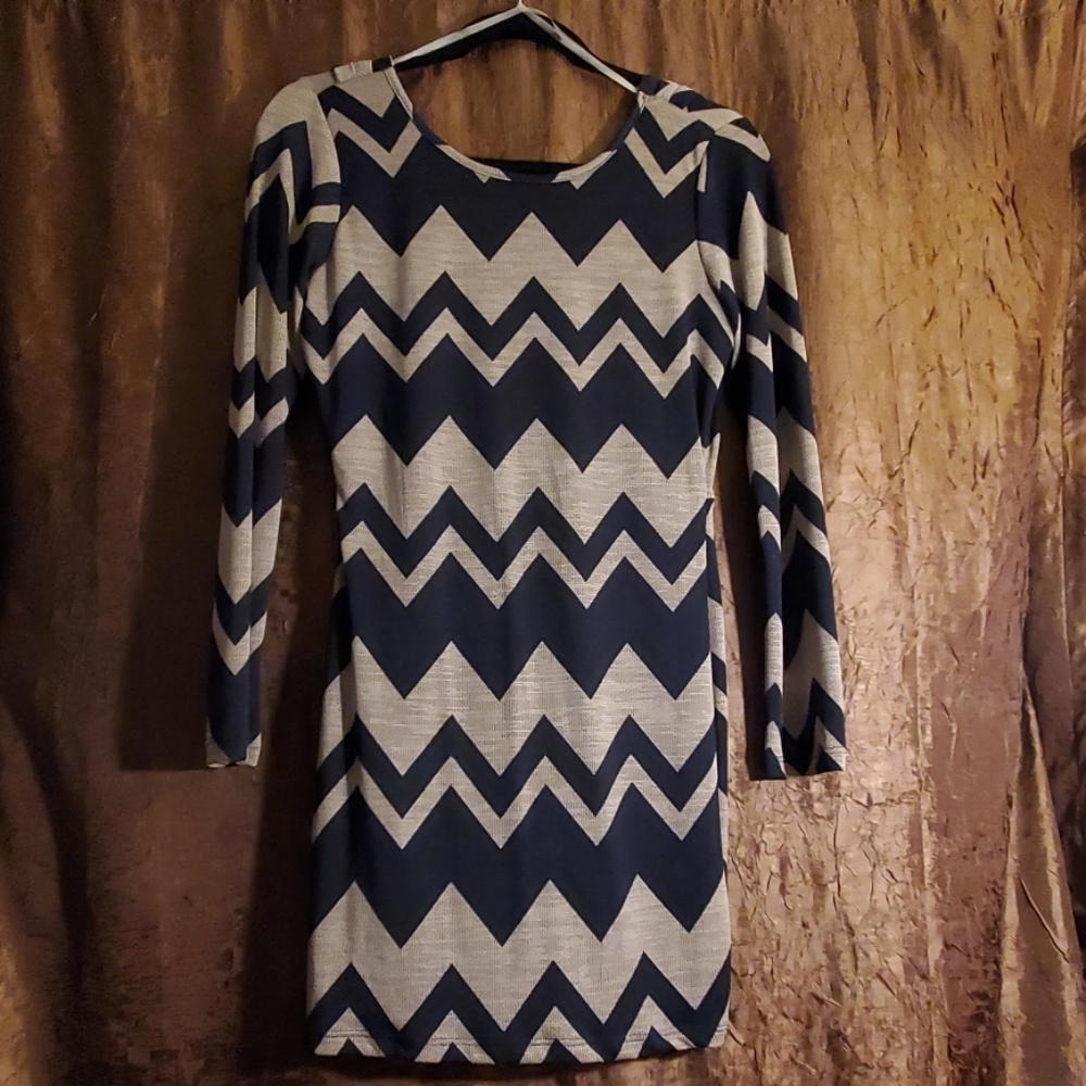 NWOT Navy/Silver zigzagged bodycon backless mini